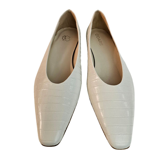 ODARE, Kroko-Print-Ballerina in Offwhite