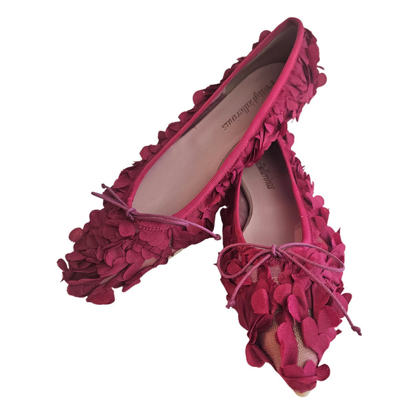 Pretty Ballerina, Ballerina in Rot mit Blütenbesatz