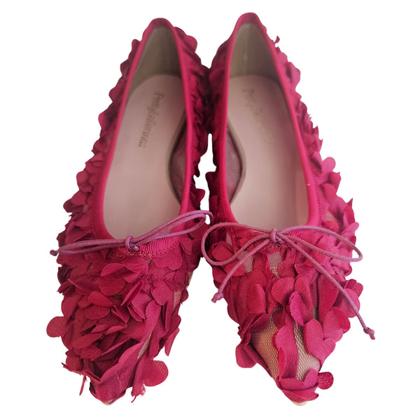 Pretty Ballerina, Ballerina in Rot mit Blütenbesatz