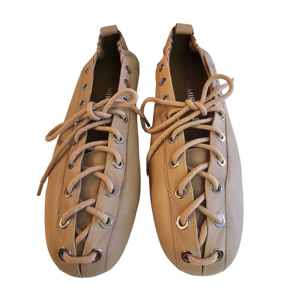 Pedro Miralles, nudefarbener Ballerina zum Schnüren