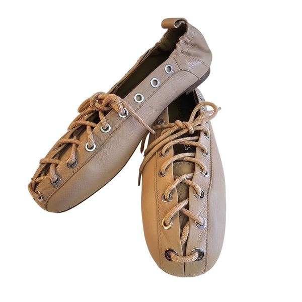 Pedro Miralles, nudefarbener Ballerina zum Schnüren