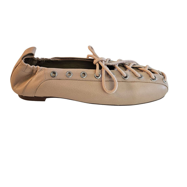 Pedro Miralles, nudefarbener Ballerina zum Schnüren