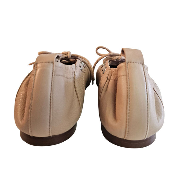 Pedro Miralles, nudefarbener Ballerina zum Schnüren