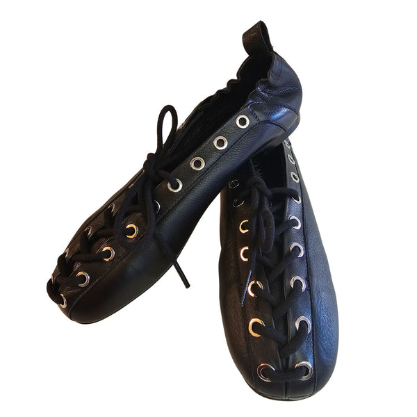 Pedro Miralles, schwarzer Ballerina zum Schnüren