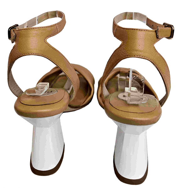 RAS, cognacfarbene Sandalette mit geometrischem Absatz