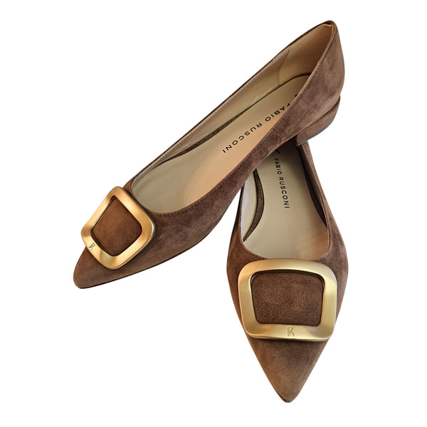 Fabio Rusconi, Wildleder Flat-Ballerina mit mattgoldener Zierspange in Cognac