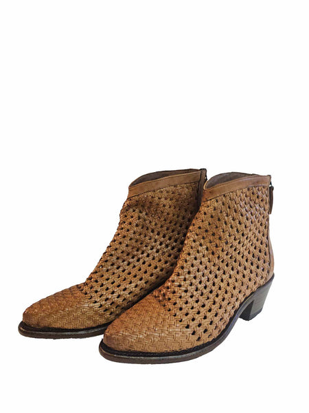 Cordwainer, Flechtlederstiefelette in hellem Cognac