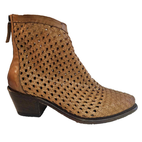 Cordwainer, Flechtlederstiefelette in hellem Cognac