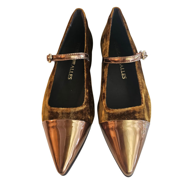 Pedro Miralles, flacher Samtschuh in Kupfer