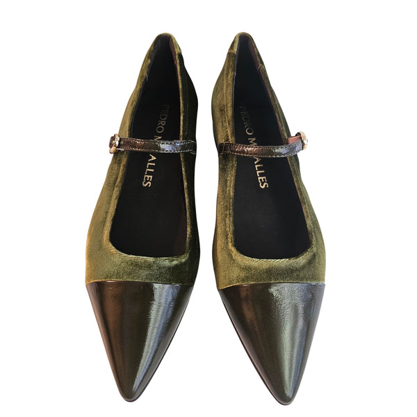 Pedro Miralles, flacher Samtschuh in Moosgrün