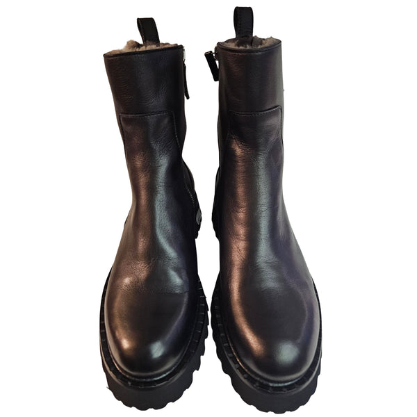 Caiman, schwarze Stiefelette mit Lammfell