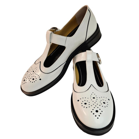 Truman´s, weißer Riemchenschuh mit Lochmuster