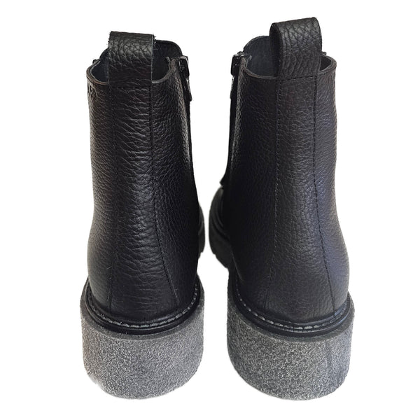 Weekend, genarbte Glattleder-Stiefelette in Schwarz