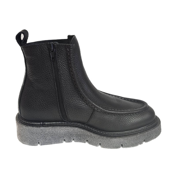 Weekend, genarbte Glattleder-Stiefelette in Schwarz