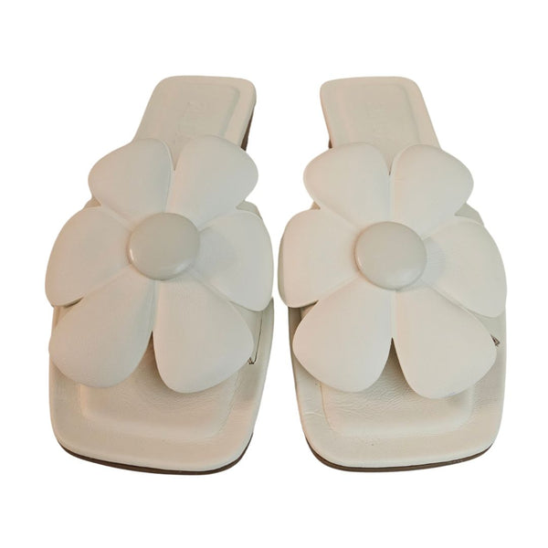 Zinda, flache Pantolette in Creme