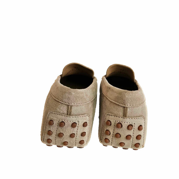 Milliways, sandfarbene Wildleder-Slipper mit Noppen