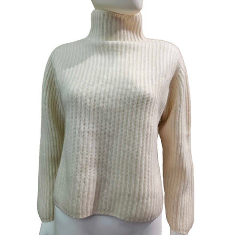 Pur Schön, naturfarbener Cashmere-Pullover mit Turtleneck