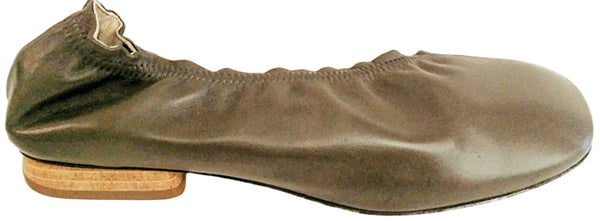 IXOS, khakifarbener Slipper mit Cut-Out in Karreeform