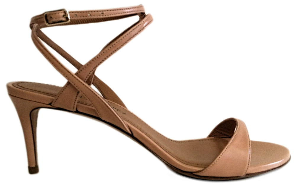 Pura Lopez, Riemchen-Sandalette aus nudefarbenem Leder