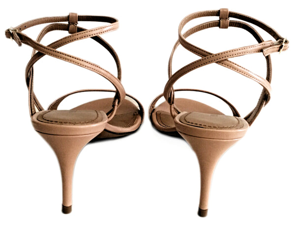 Pura Lopez, Riemchen-Sandalette aus nudefarbenem Leder