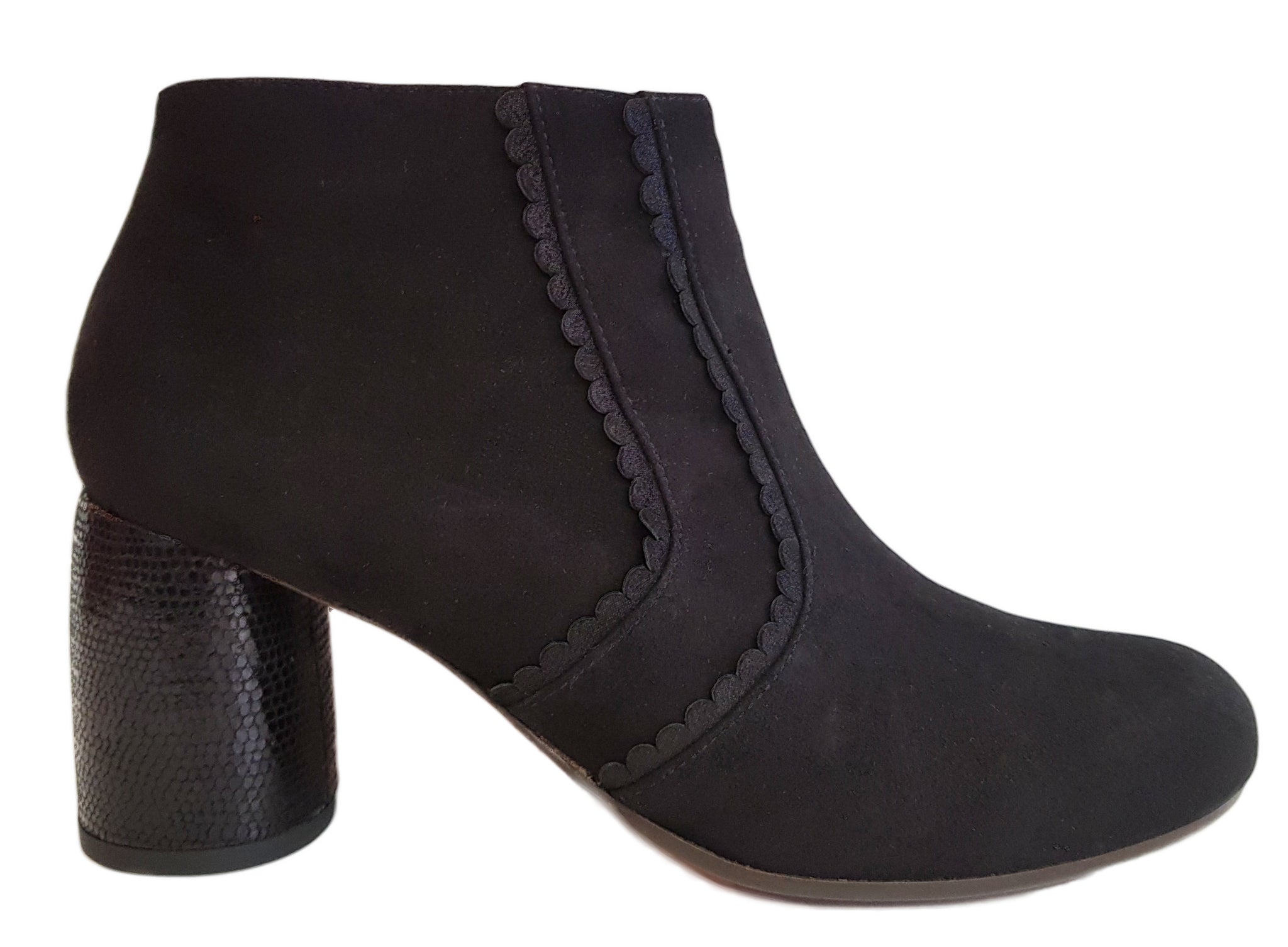 Stiefelette, Bootie, Chie Mihara, schwarz, Wildleder, Absatz