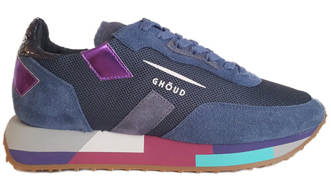 Ghōud, Wildleder-Sneaker in Mittelblau mit bunter Sohle