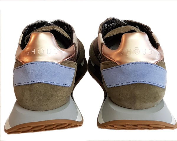 Ghōud, Wildleder-Sneaker in Olivgrün mit bunter Sohle