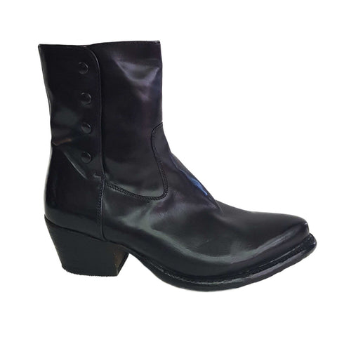 Cordwainer, spitze Stiefelette mit Knöpfen in Schwarz