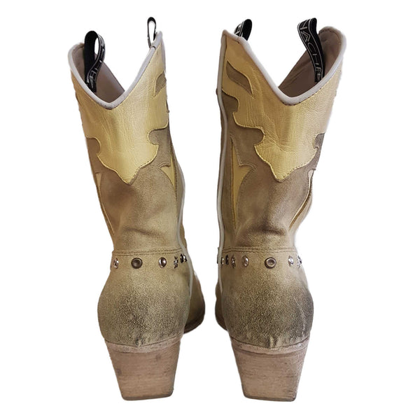 Elena Iachi, Cowboy-Stiefel in Vanillegelb