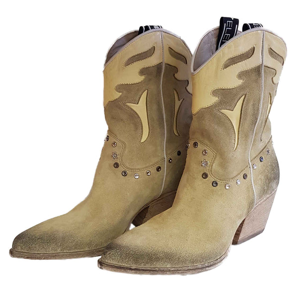 Elena Iachi, Cowboy-Stiefel in Vanillegelb