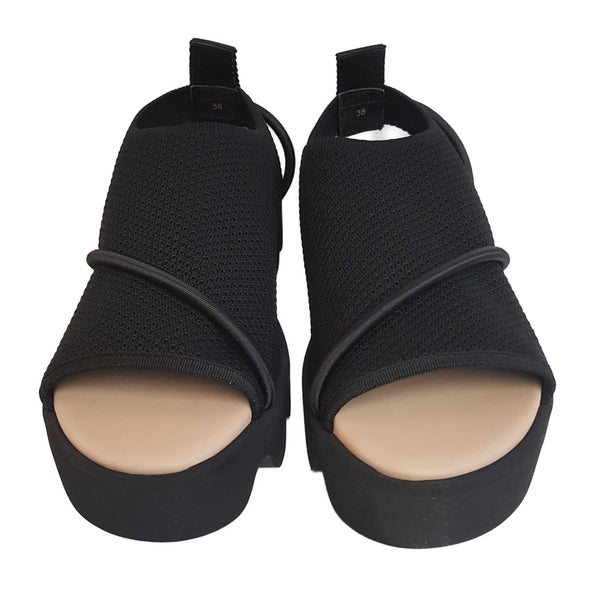 Issey Miyake, Sandalette in Schwarz