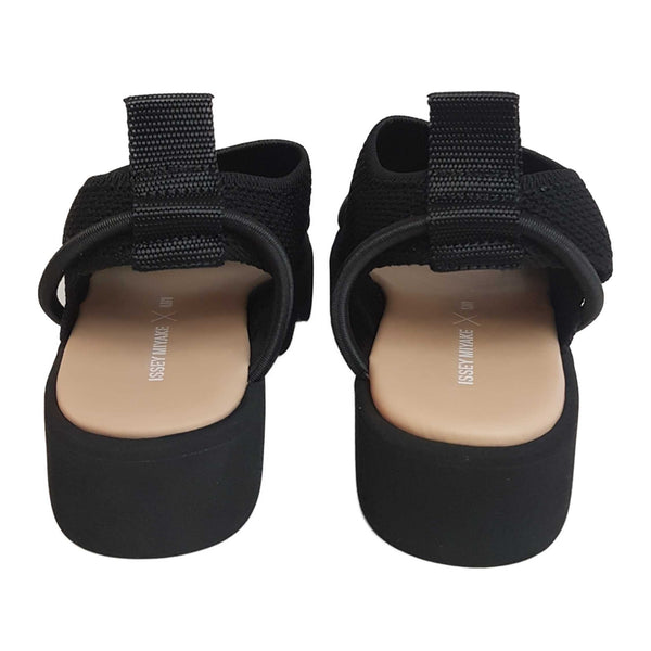 Issey Miyake, Sandalette in Schwarz