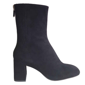 Lola Cruz, Wildleder-Stiefelette in Schwarz