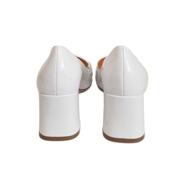 Mara Bini, Knautschlack-Loafer in Weiß