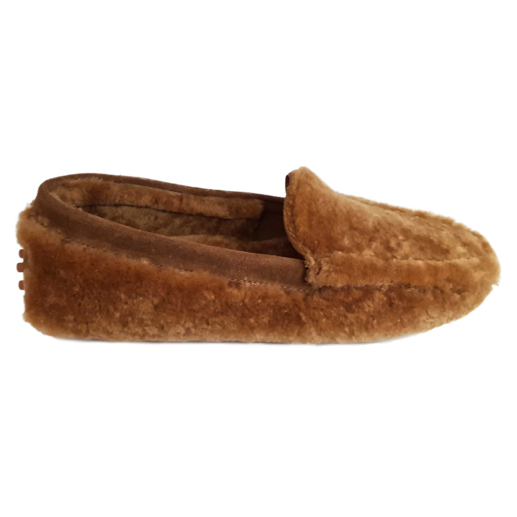 Milliways, cognacfarbener Lammfell-Slipper mit Noppensohle