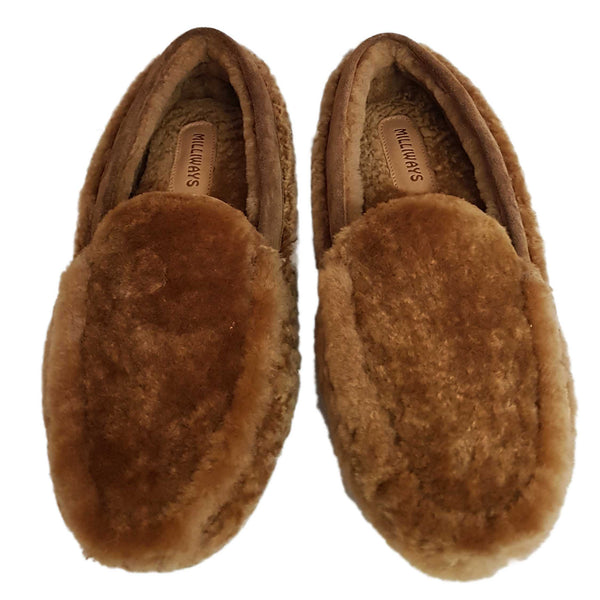 Milliways, cognacfarbener Lammfell-Slipper mit Noppensohle