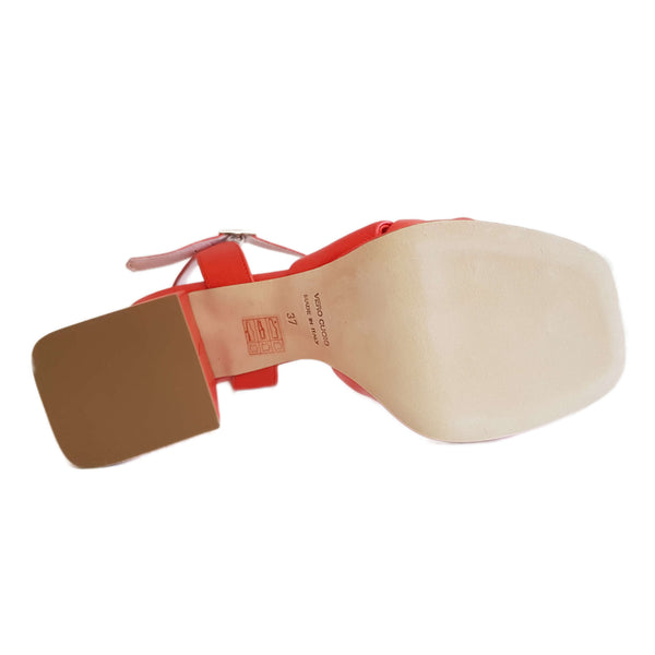 Milliways, Plateau-Sandalette mit Knoten in Koralle