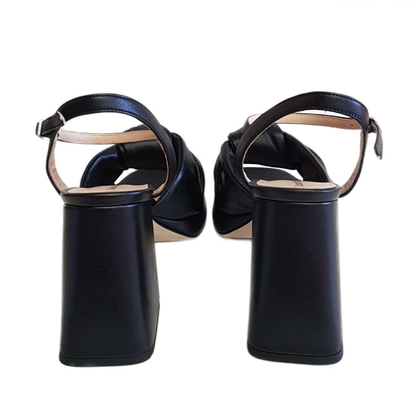 Milliways, Plateau-Sandalette mit Knoten in Schwarz