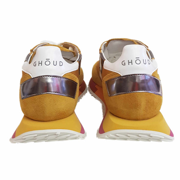 Ghōud, ockerfarbener Sneaker mit bunter Sohle