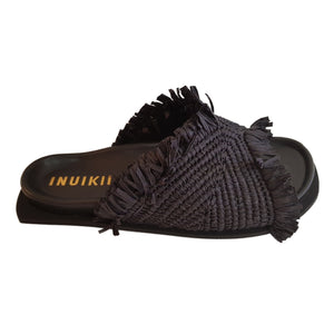 Inuikii, Raffia-Bast Pantolette in Schwarz