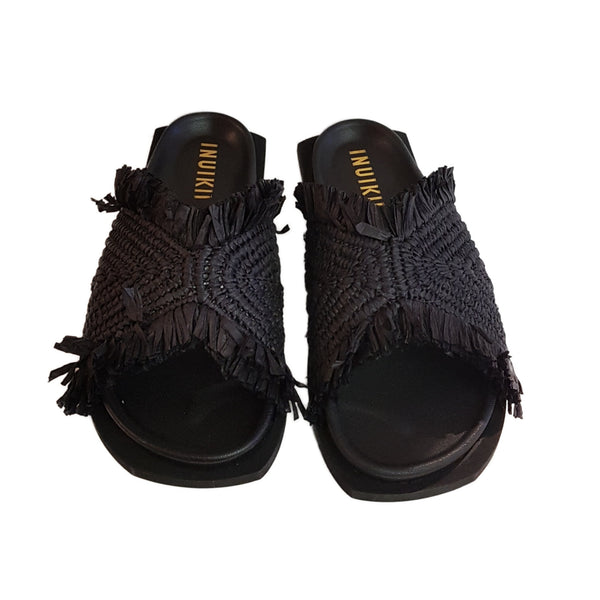 Inuikii, Raffia-Bast Pantolette in Schwarz