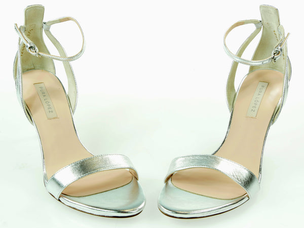 Pura Lopez, mittelhohe Sandalette in silbernem Perlatoleder