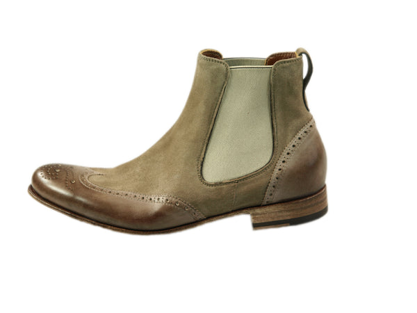 Benson´s, handgearbeitete Stiefelette aus gewaschenem Leder in taupe mit Budapester Muster