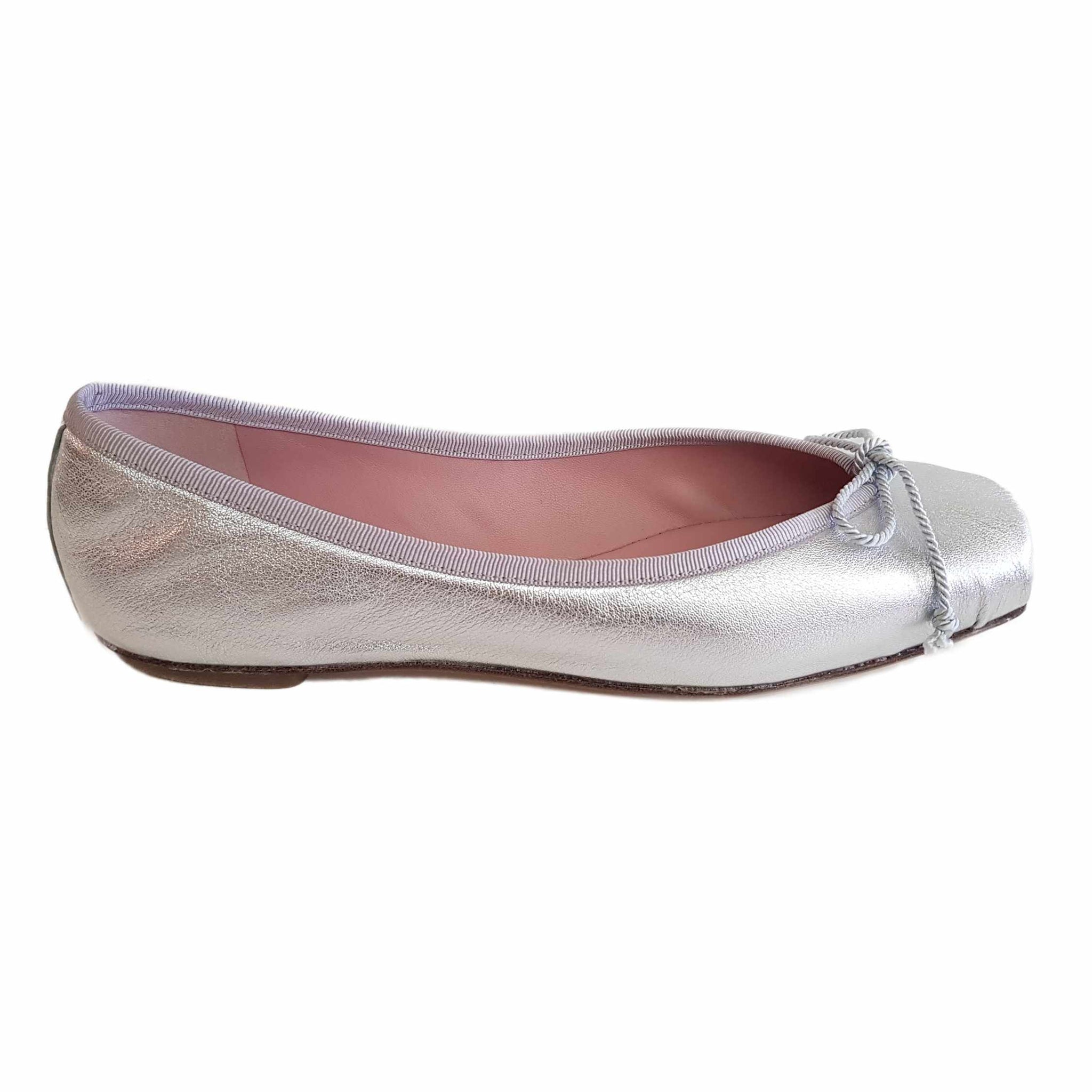 Pretty Ballerinas, silberfarbener Ballerina in Karreeform
