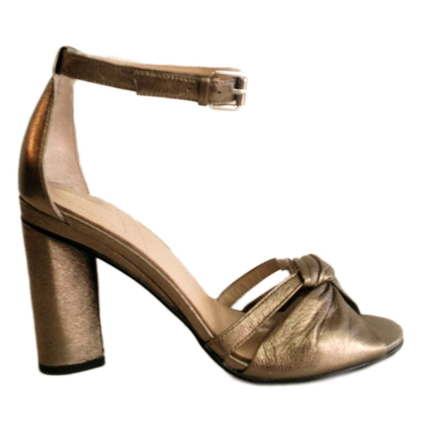 What For, bronzefarbene Sandalette aus Perlatoleder