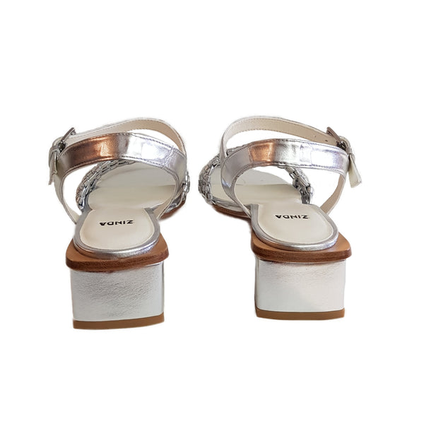 Zinda, geflochtene Perlatoleder-Sandalette in Silber